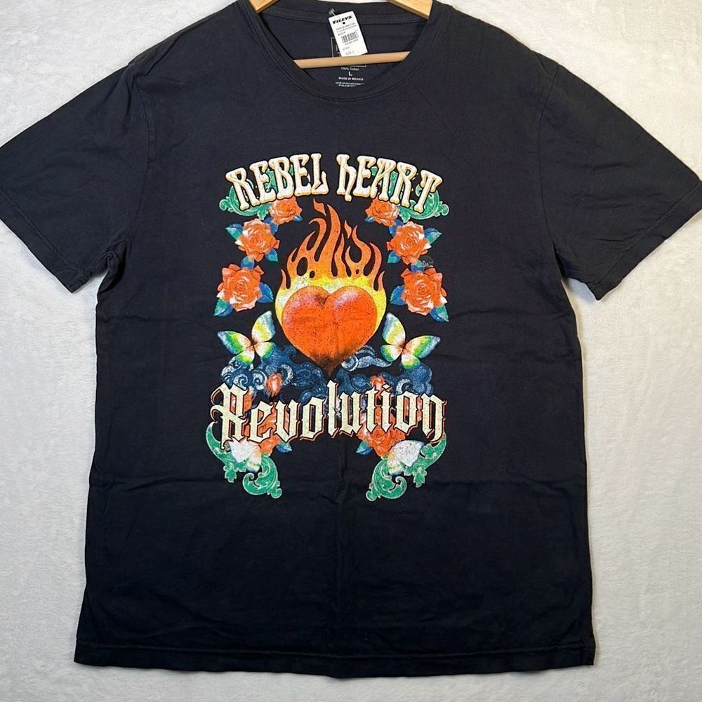 Full Tilt Rebel Heart Revolution T-shirt NWT- Men Large‎